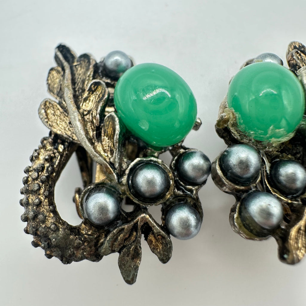 Japan vintage green art glass silver faux pearls beaded clip on earrings