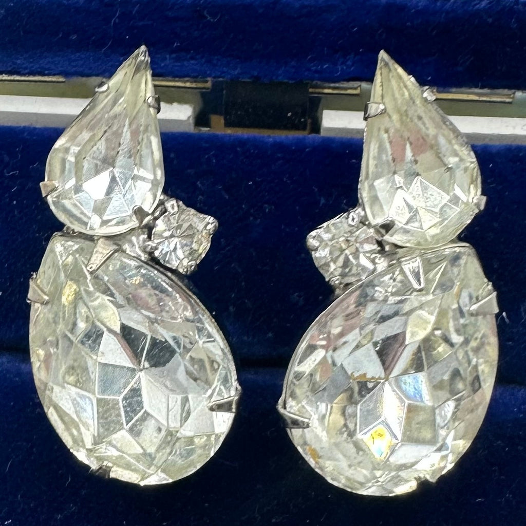 Vintage 1950s 1960s clear glass rhinestones silver tone clip on earrings