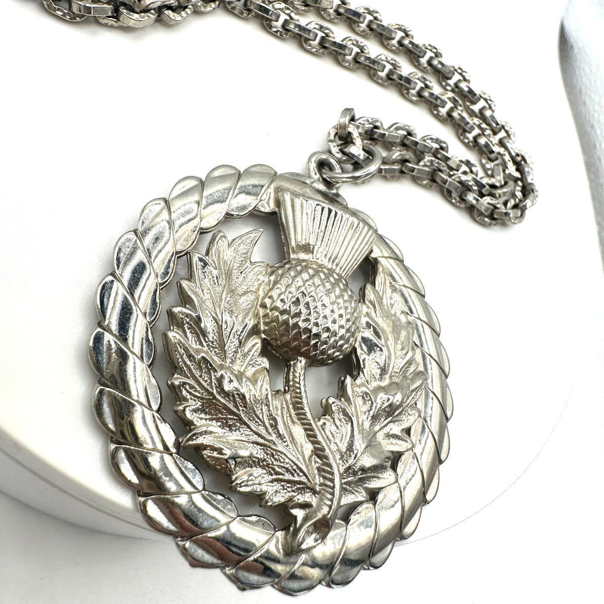 Dafri vintage silver tone Scottish thistle floral round pendant 18" necklace