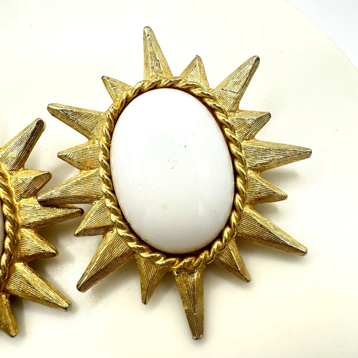 Vintage gold tone large starburst white milk glass cabochons clip on earrings