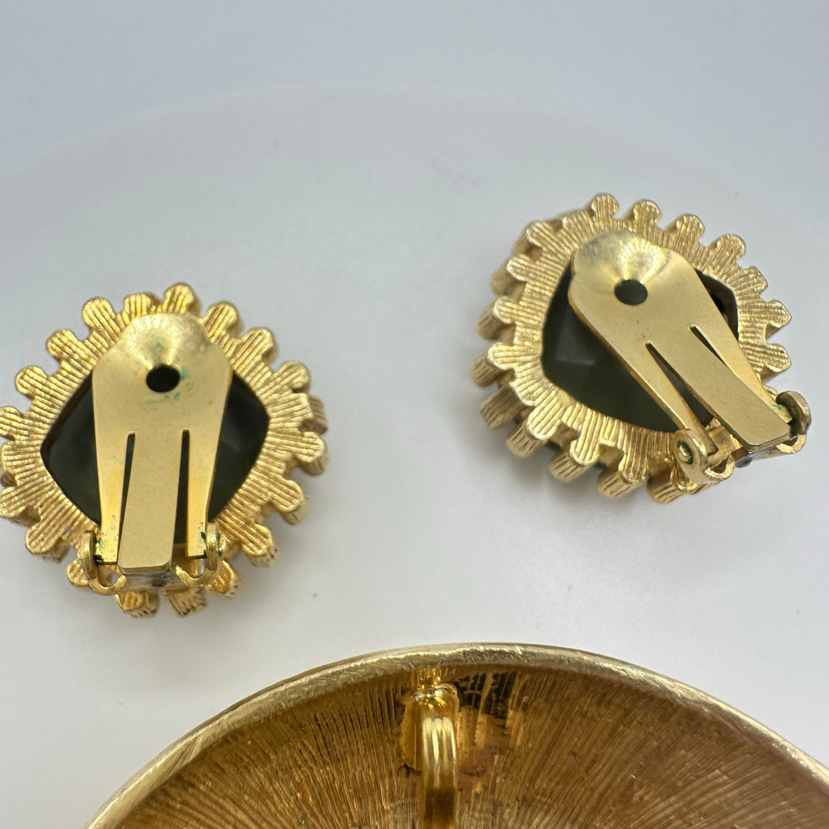 Schrager vintage gold tone smoky glass rhinestones brooch clip on earrings