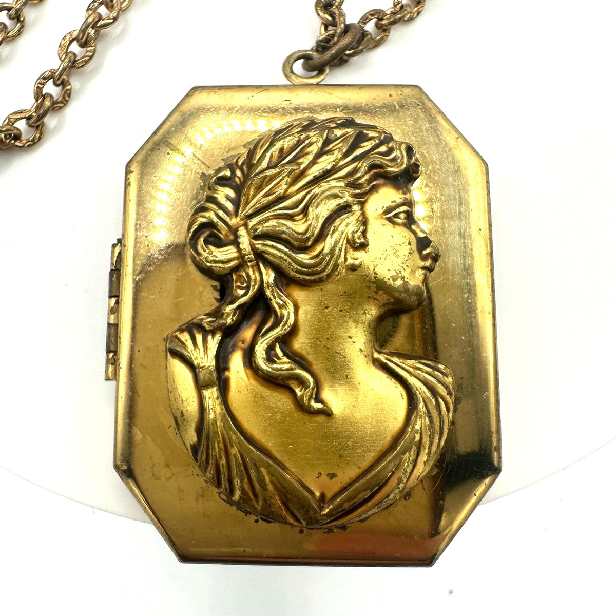 Antique Art Deco 1920s 1930s gold tone cameo locket 19” chain necklace
