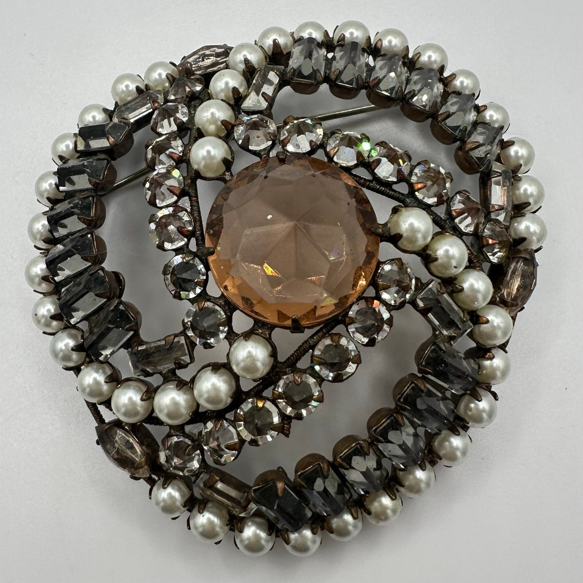 Schreiner vintage gold tone clear gray topaz inverted rhinestones pearls brooch