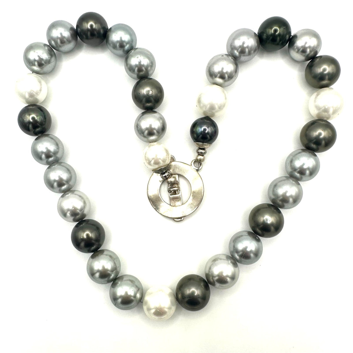 19” strand tri tone white silver black 13.5mm glass faux pearls necklace 131g