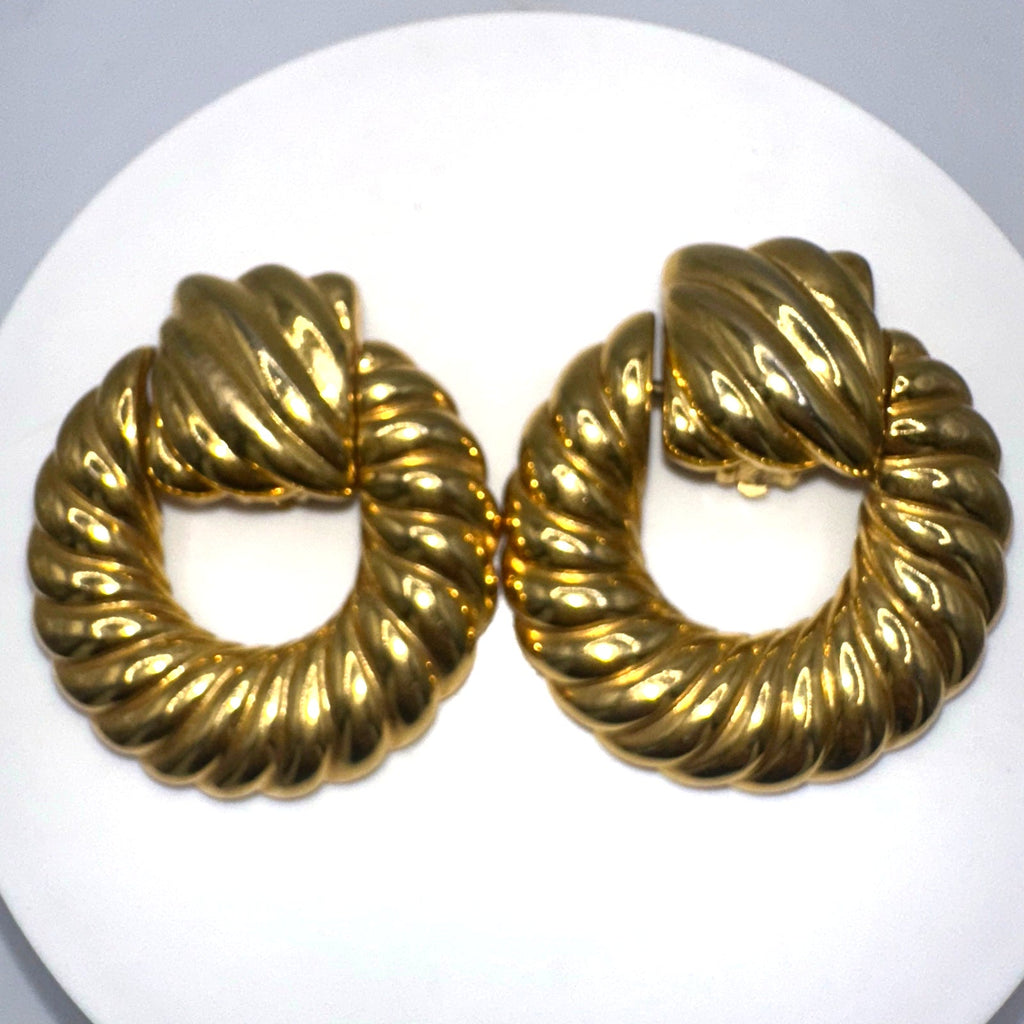 Vintage 1980s 1990s gold tone scalloped door knocker statement clip on earrings