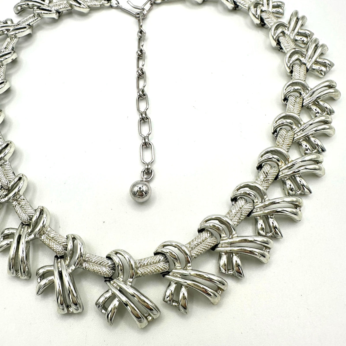 Kramer signed vintage silver tone rhodium plated bows ribbons chain 16” necklace