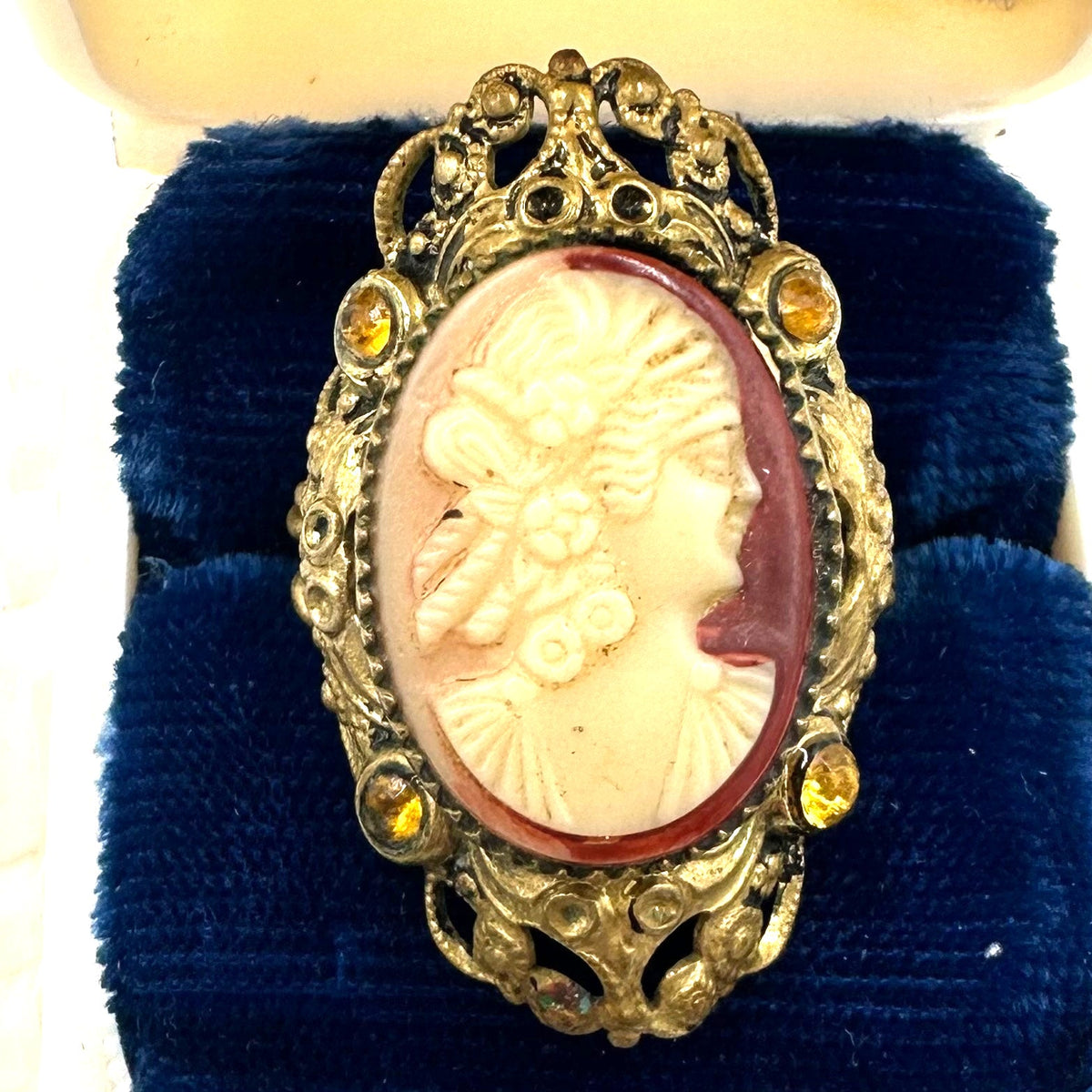 Czechoslovakia antique Art Deco gold tone brass resin cameo adjustable ring