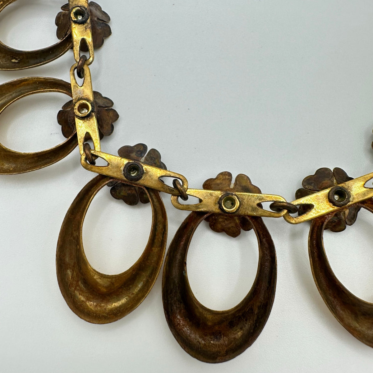 Antique vintage 1930s 1940s gold tone brass oval links faux pearls necklace