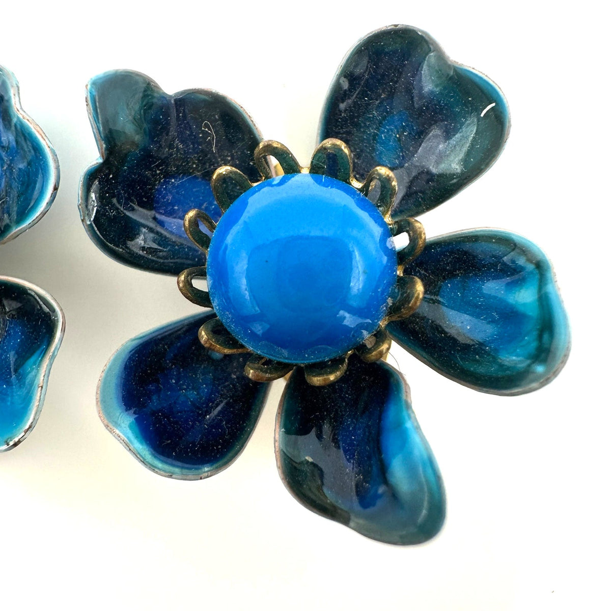 Vintage gold tone swirled blue enamel flowers lucite cabochons clip on earrings