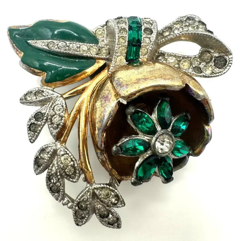 Art Deco jewelry example