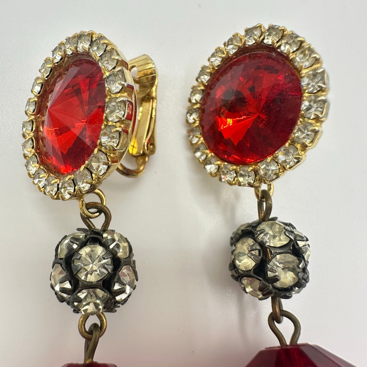 Les Bernard vintage gold tone red lucite rhinestone posts dangle drop earrings