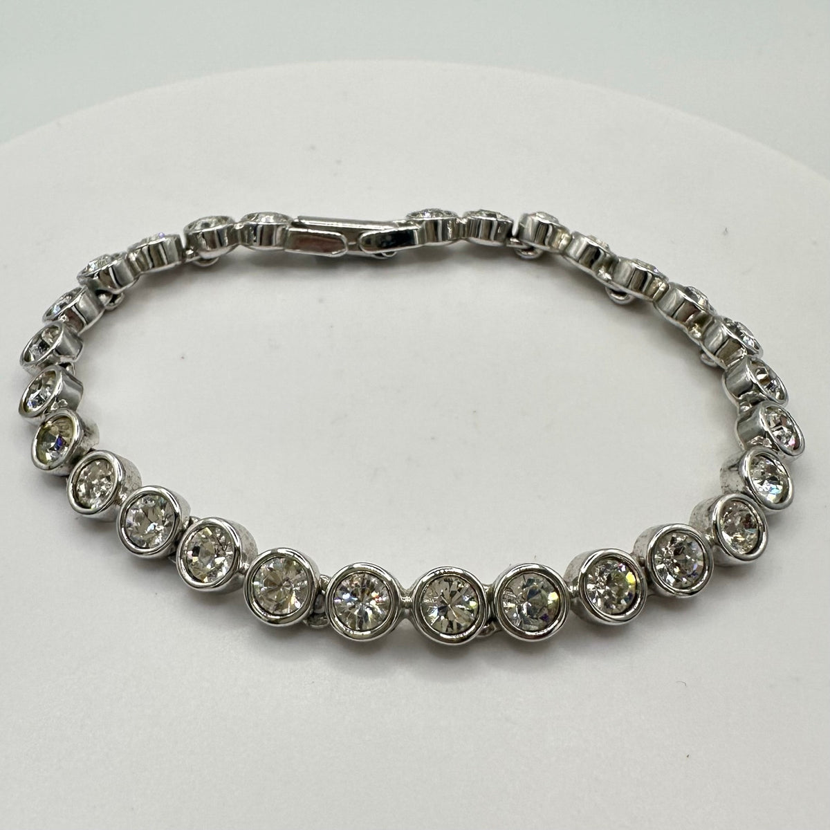 Swarovski clear Austrian crystals silver tone rhodium plated tennis bracelet 7"