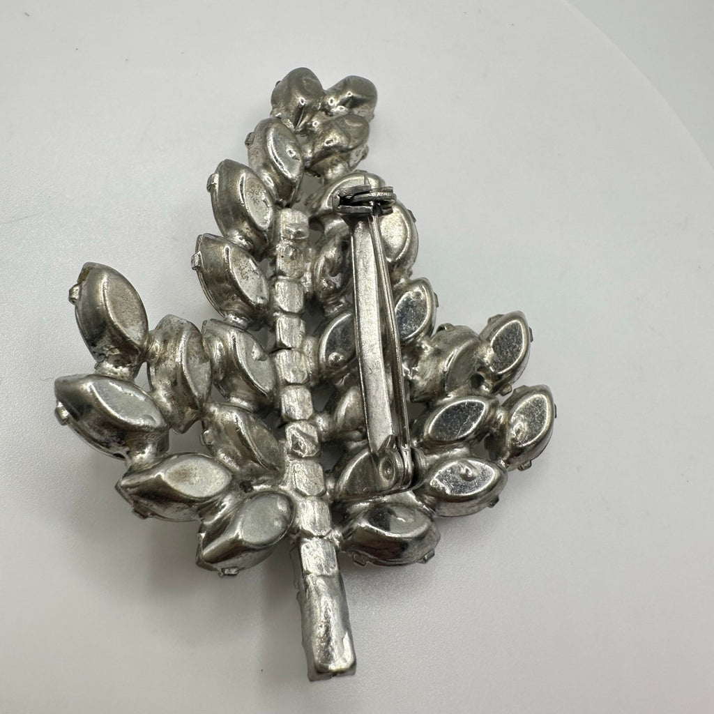 1940s 1950s vintage silver tone rhodium clear glass rhinestones leaf brooch