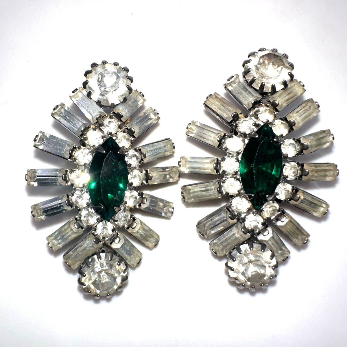 Vintage 1940s 1950s silver tone clear emerald green rhinestones clip on earrings