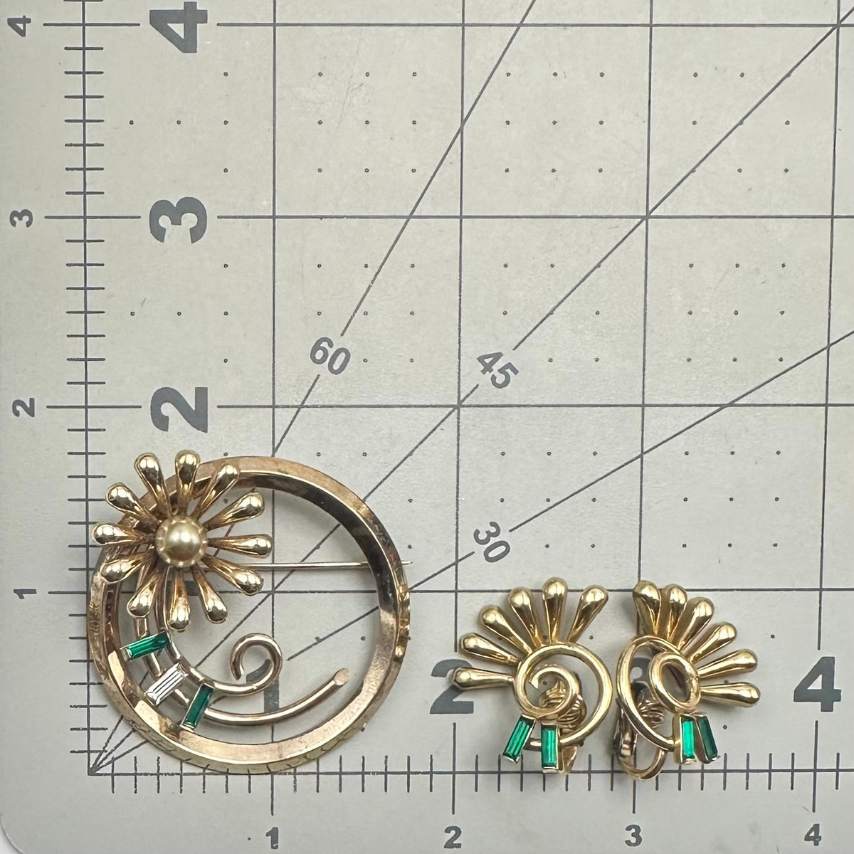 Kreisler vintage 1940s gold plated green rhinestones brooch clip on earrings