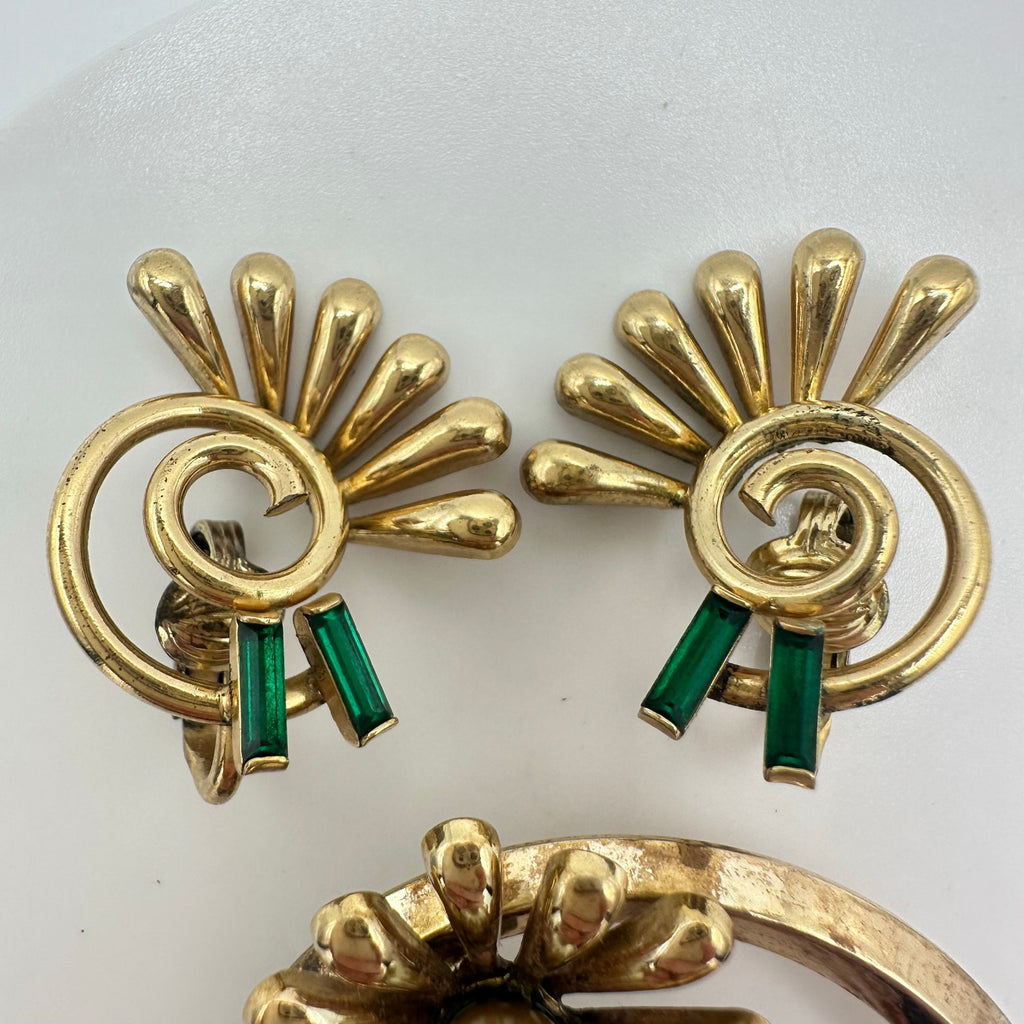 Kreisler vintage 1940s gold plated green rhinestones brooch clip on earrings