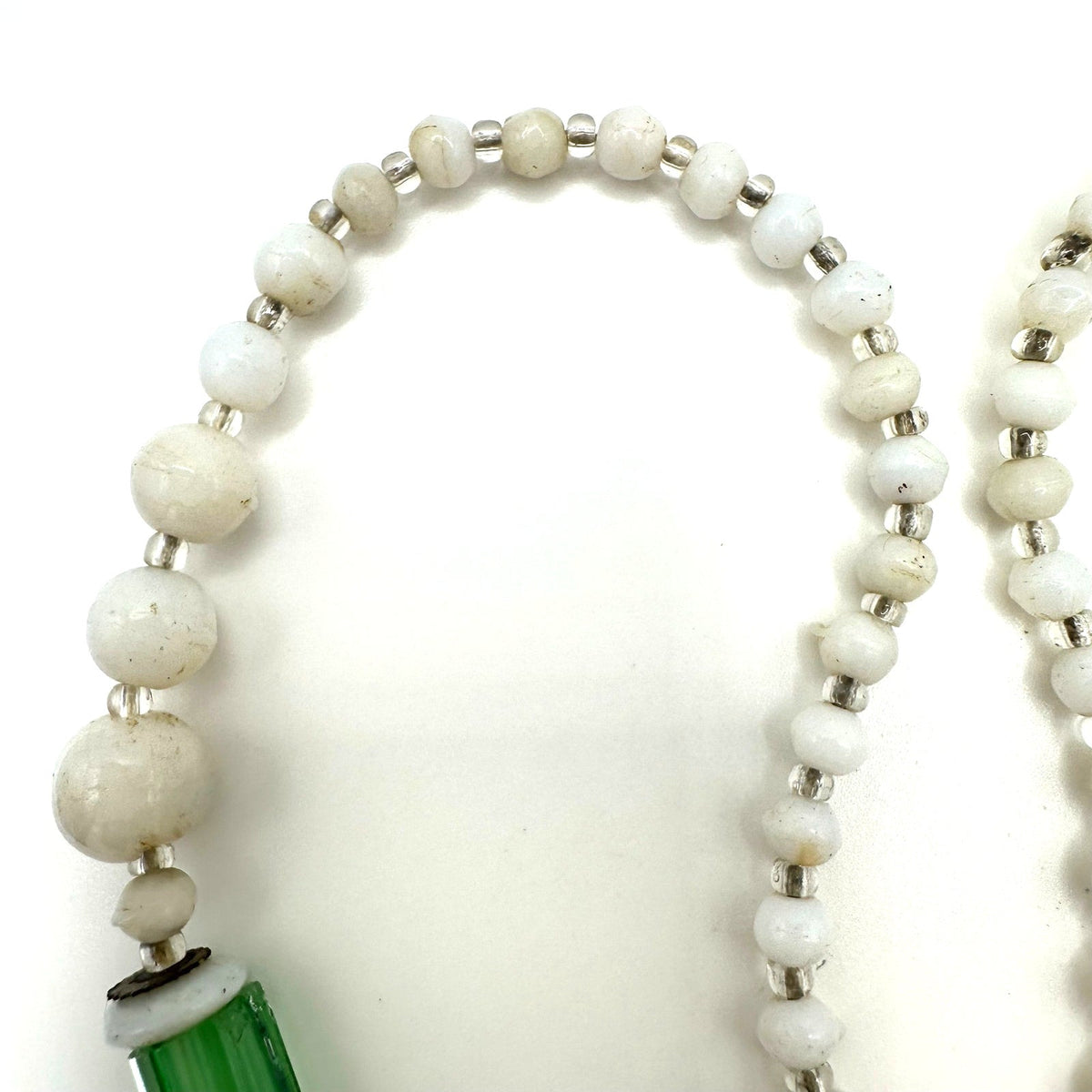 Antique Art Deco 1920s white milk green cane glass beaded graduated necklace
