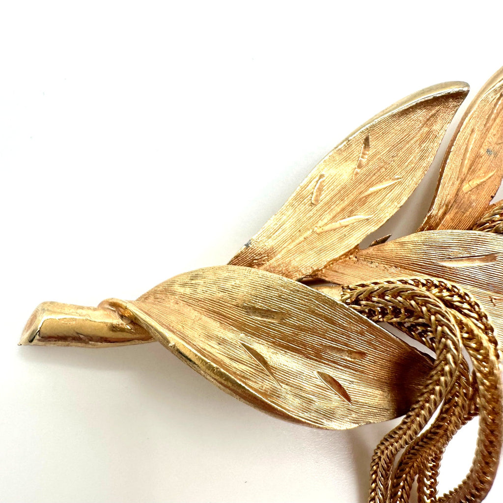 Vintage high end gold tone articulated foxtail chains leaf leaves brooch