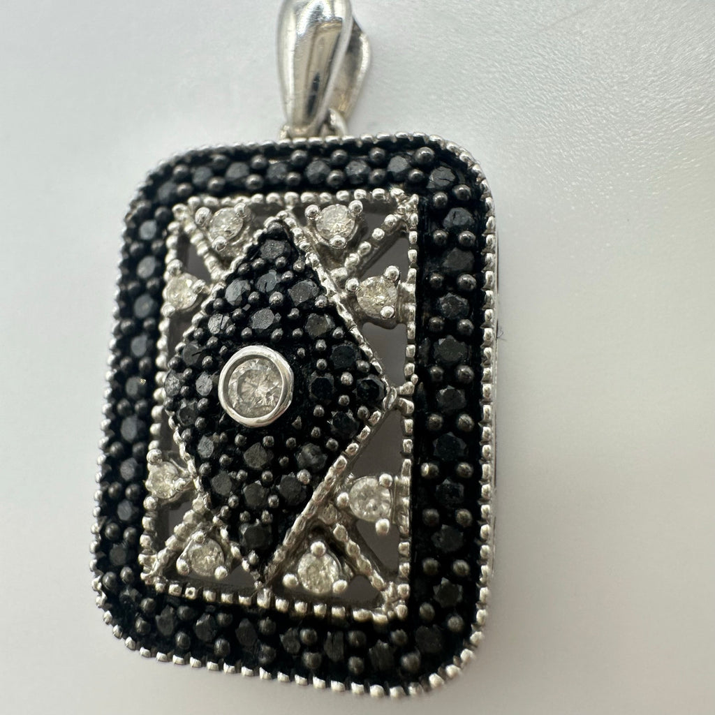 14kt solid white gold white black diamonds treated 0.50CTW pendant 3.13 grams