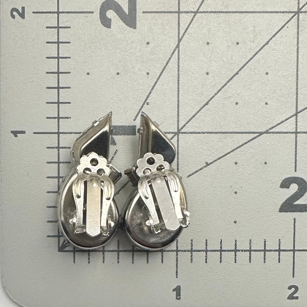 Vintage 1950s 1960s clear glass rhinestones silver tone clip on earrings