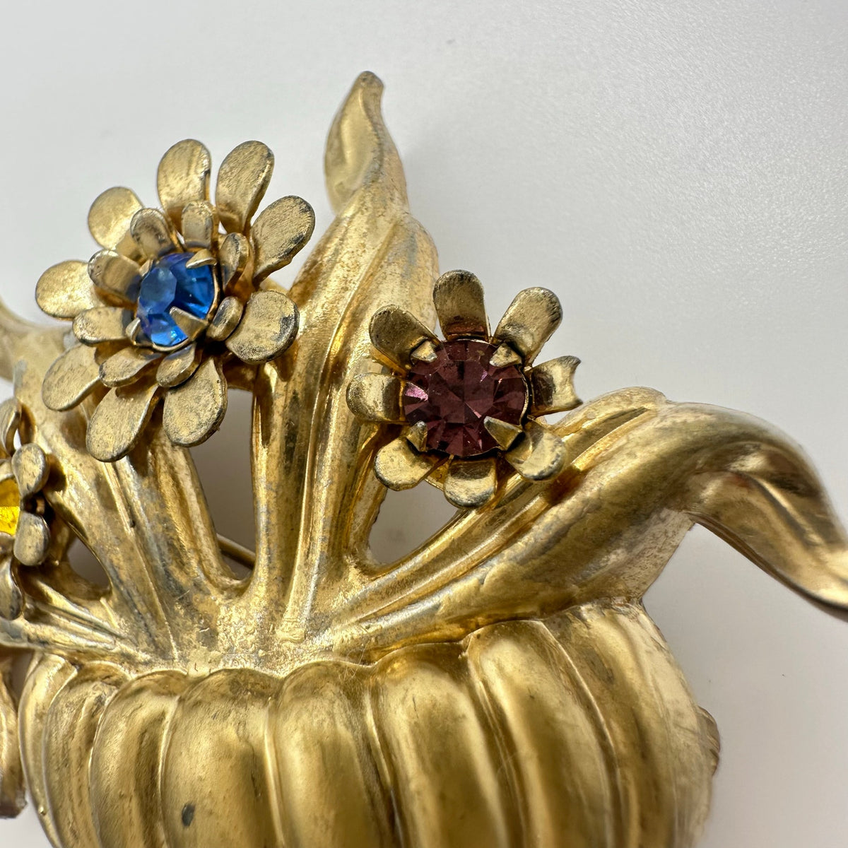 Coro vintage 1940s gold tone multicolor rhinestones flowers floral basket brooch