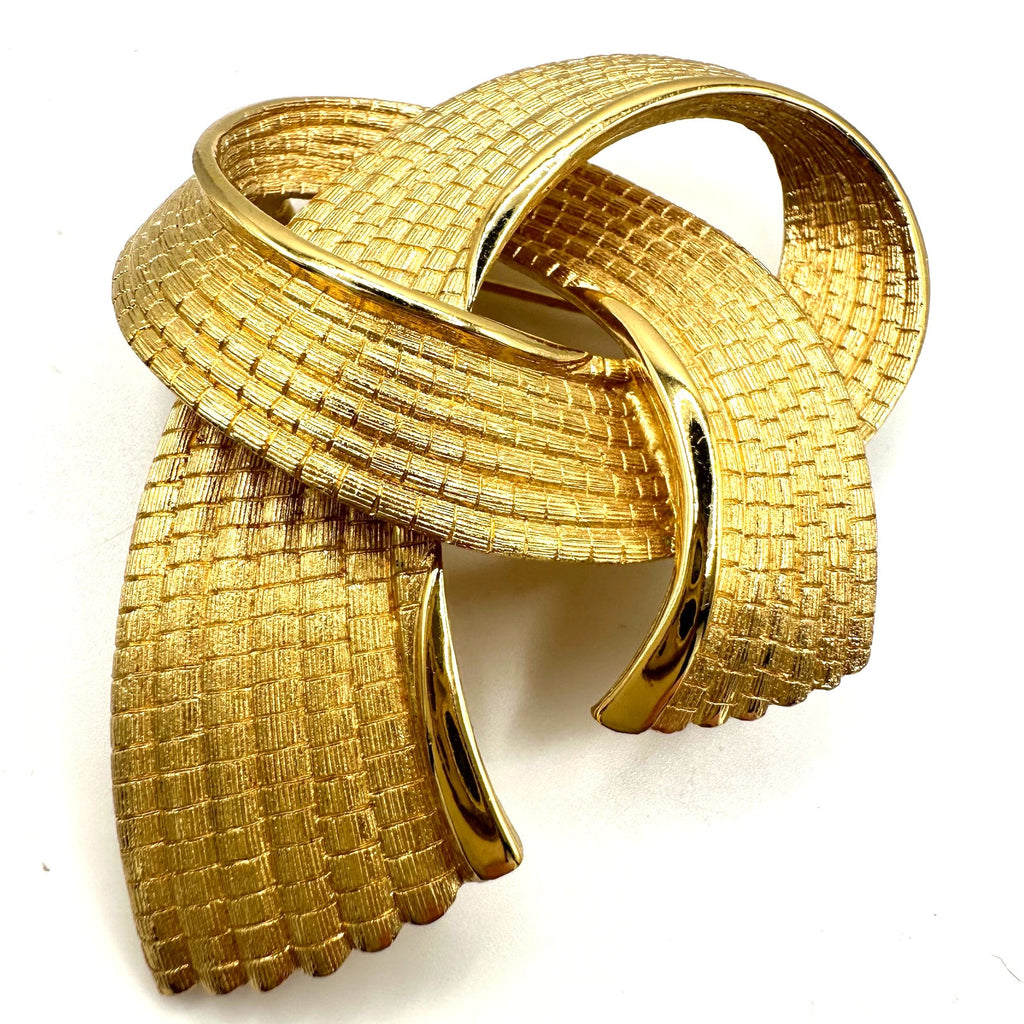 Monet signed vintage gold tone twisted rope ribbon textured 3D brooch