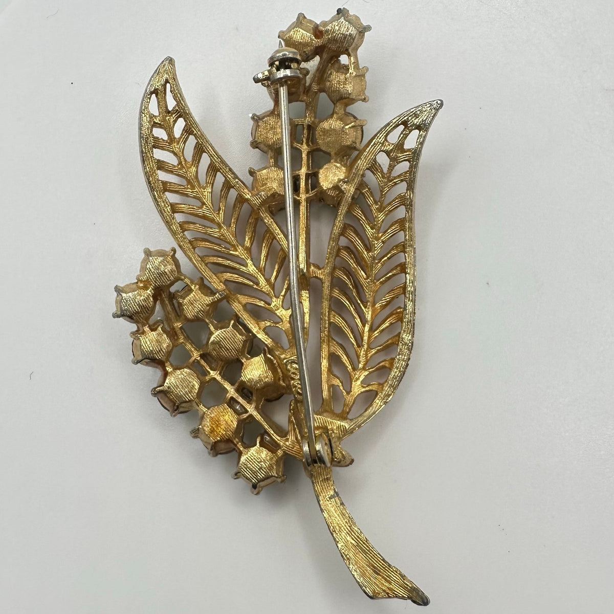 Coro vintage 1950s gold tone fern light green rhinestones leaf leaves brooch