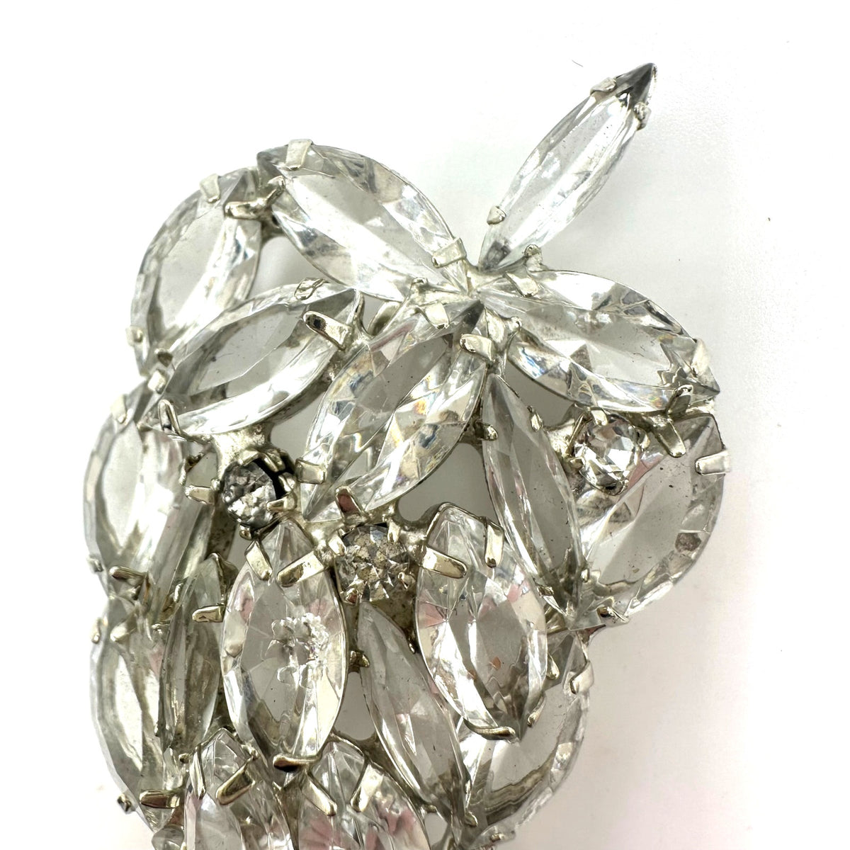 1950s vintage silver tone rhodium plated clear glass rhinestones leaf brooch