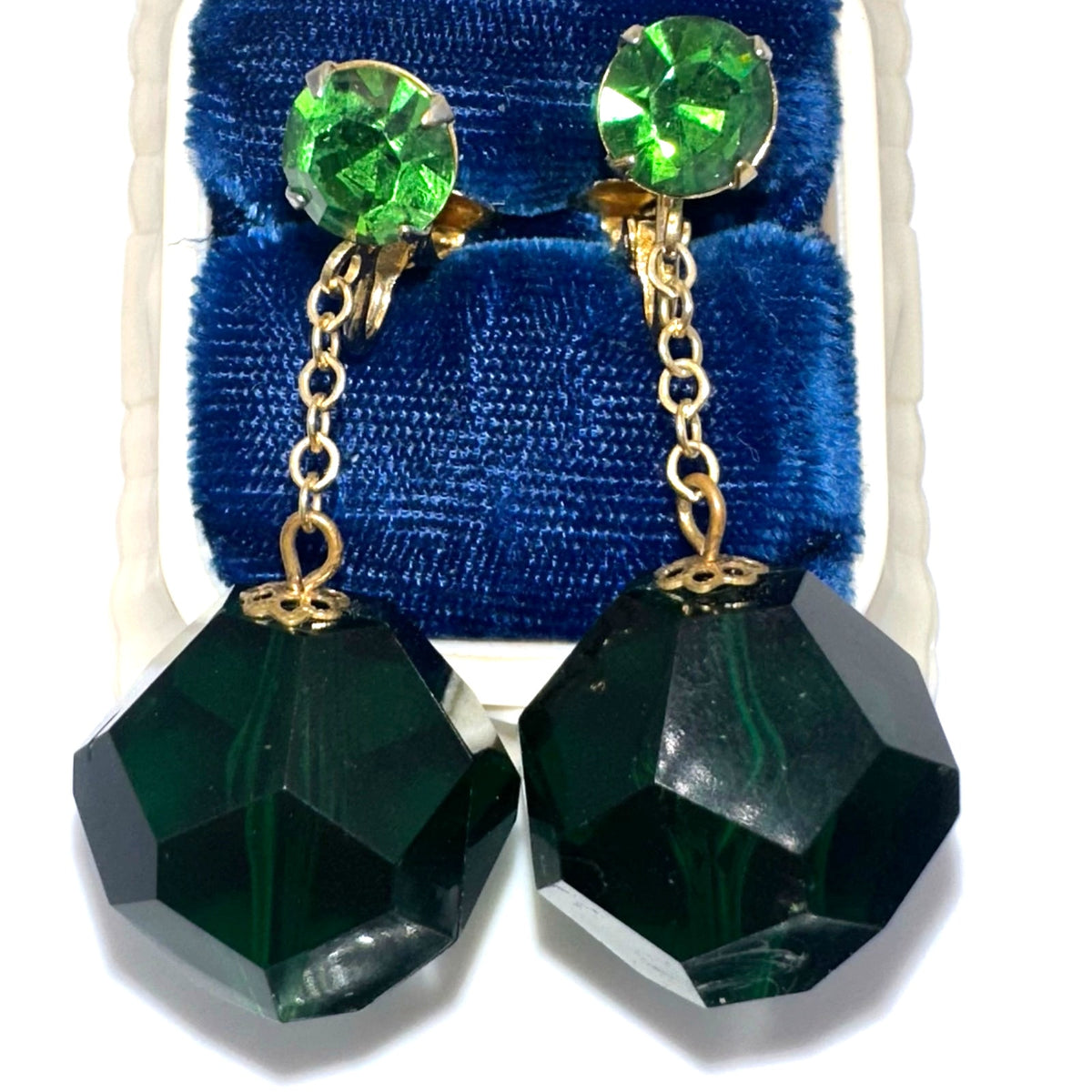Vintage gold tone fern green rhinestones emerald lucite clip on drop earrings
