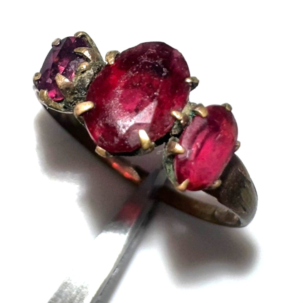 Antique Edwardian Victorian gold filled 3 stone red paste rhinestones ring 5