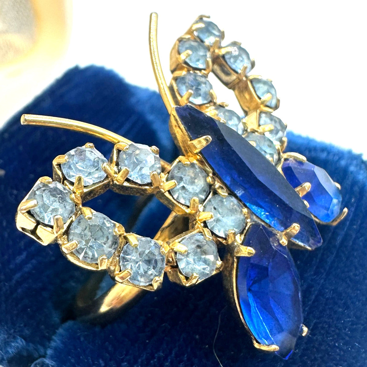 Vintage 1950s gold tone blue rhinestones butterfly adjustable cocktail ring