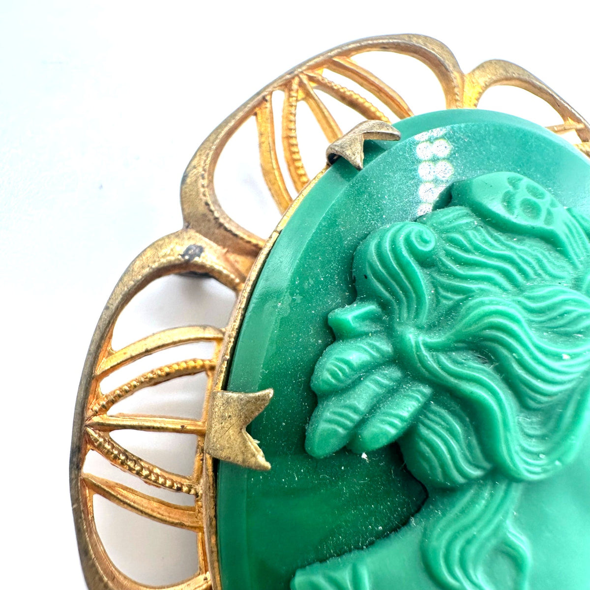 Antique vintage molded emerald green glass cameo gold tone brass brooch