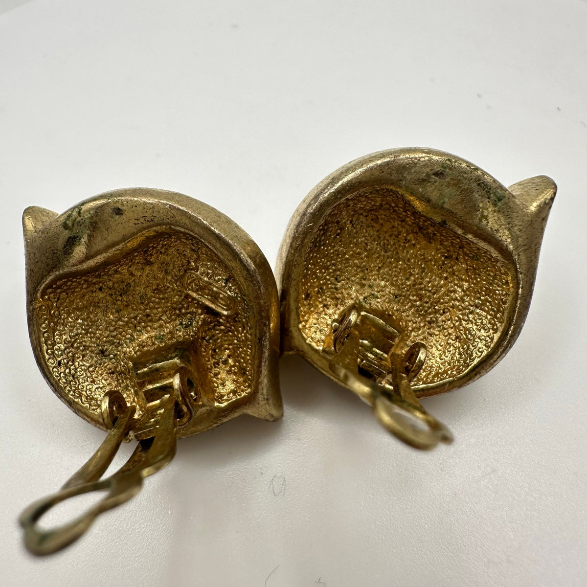 Attwood & Sawyer vintage gold tone rhinestones faux pearls clip on earrings