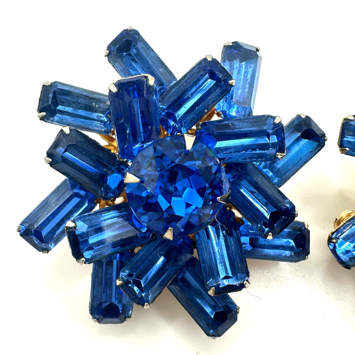 Vintage gold tone large royal blue glass rhinestones starburst clip on earrings