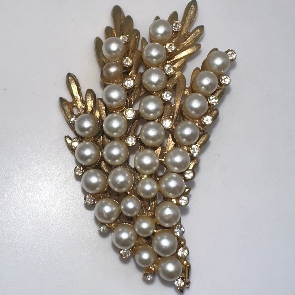 BSK vintage gold tone clear rhinestones faux white pearls beaded leaves brooch