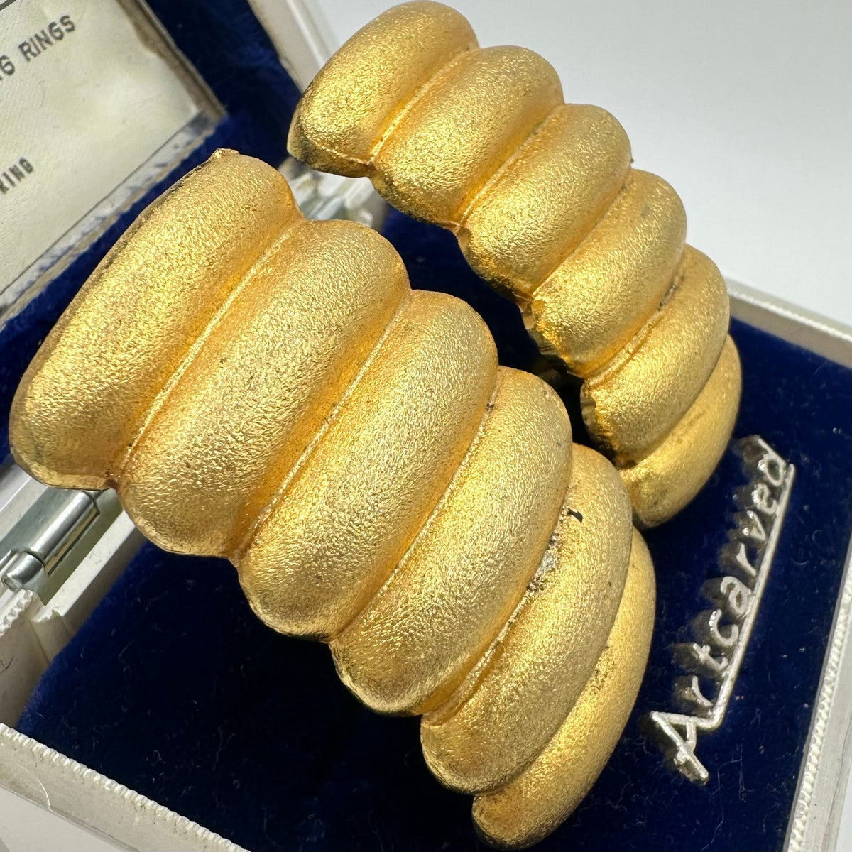 1980s vintage gold tone jumbo massive scalloped high end clip on earrings