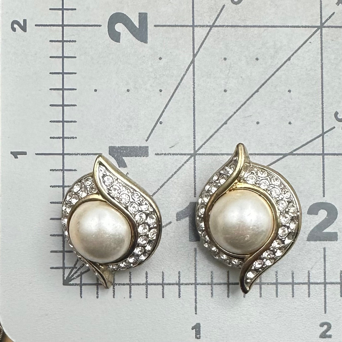 Attwood & Sawyer vintage gold tone rhinestones faux pearls clip on earrings