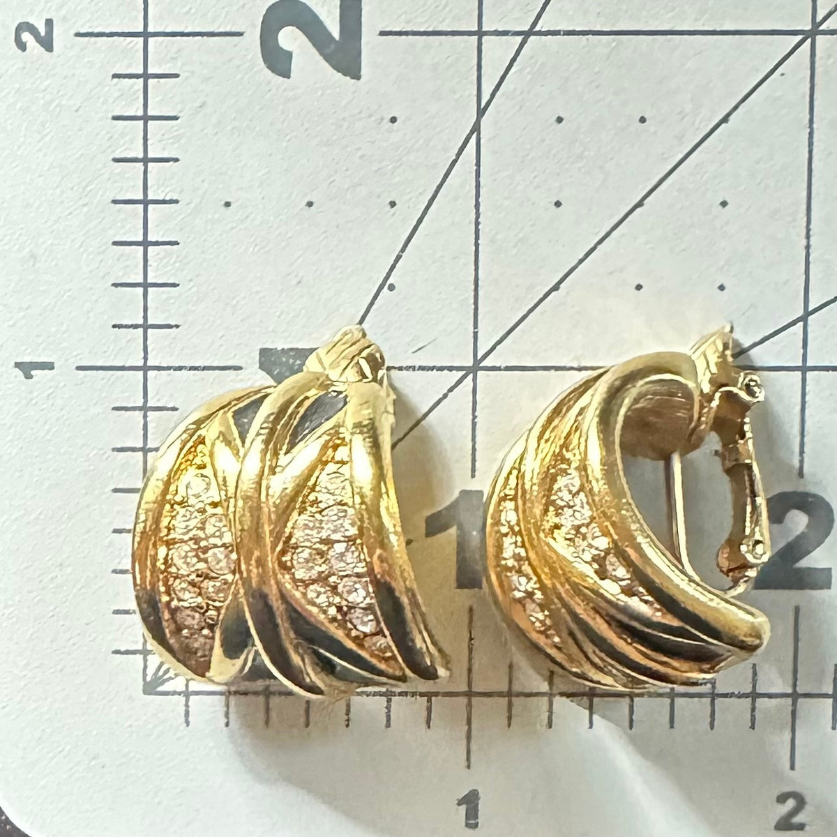Jackie Collins vintage gold tone rhinestones black enamel hoops clip on earrings