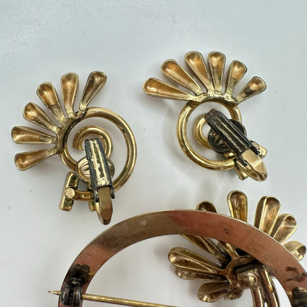 Kreisler vintage 1940s gold plated green rhinestones brooch clip on earrings