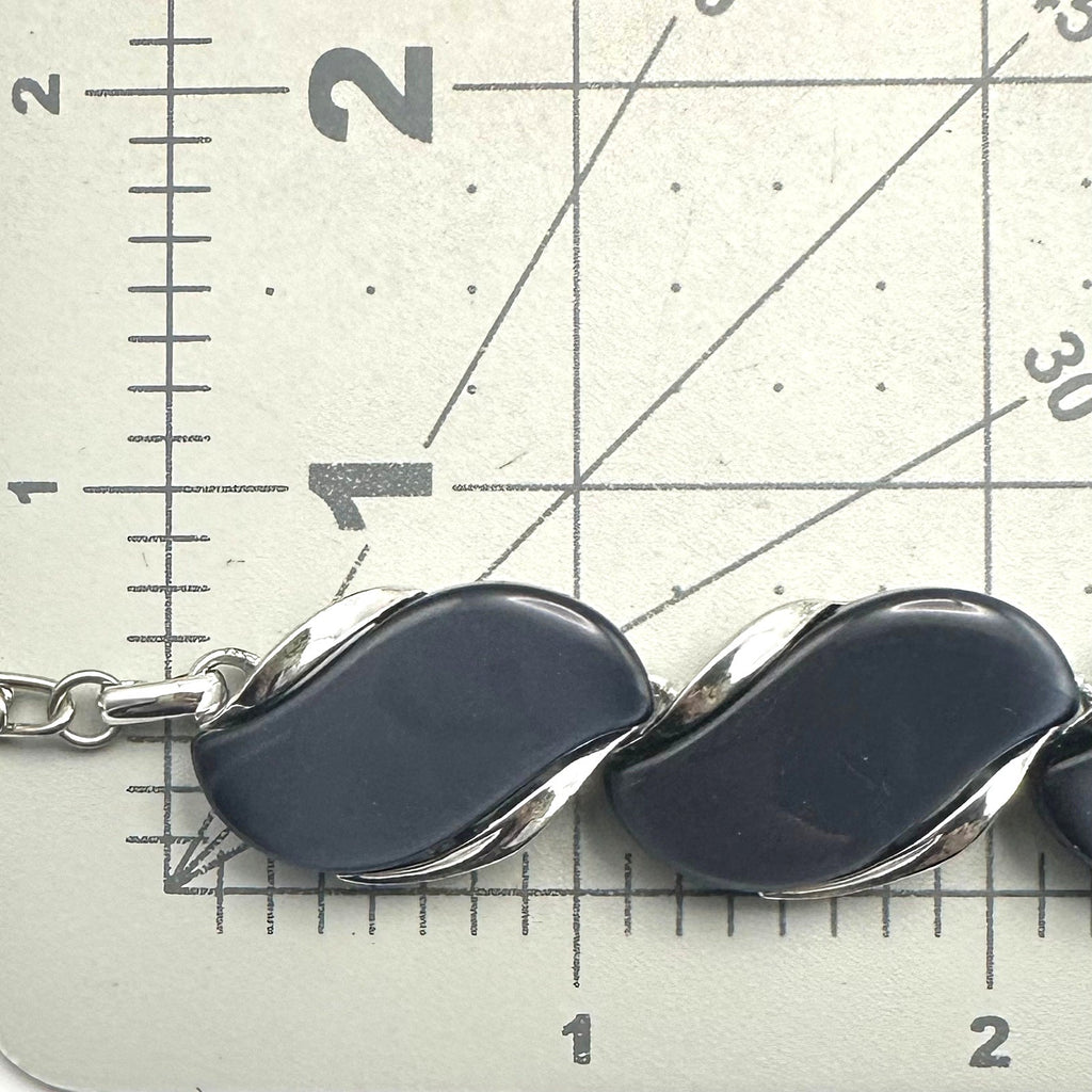 Lisner vintage silver tone black thermoset plastic moonglow lucite necklace
