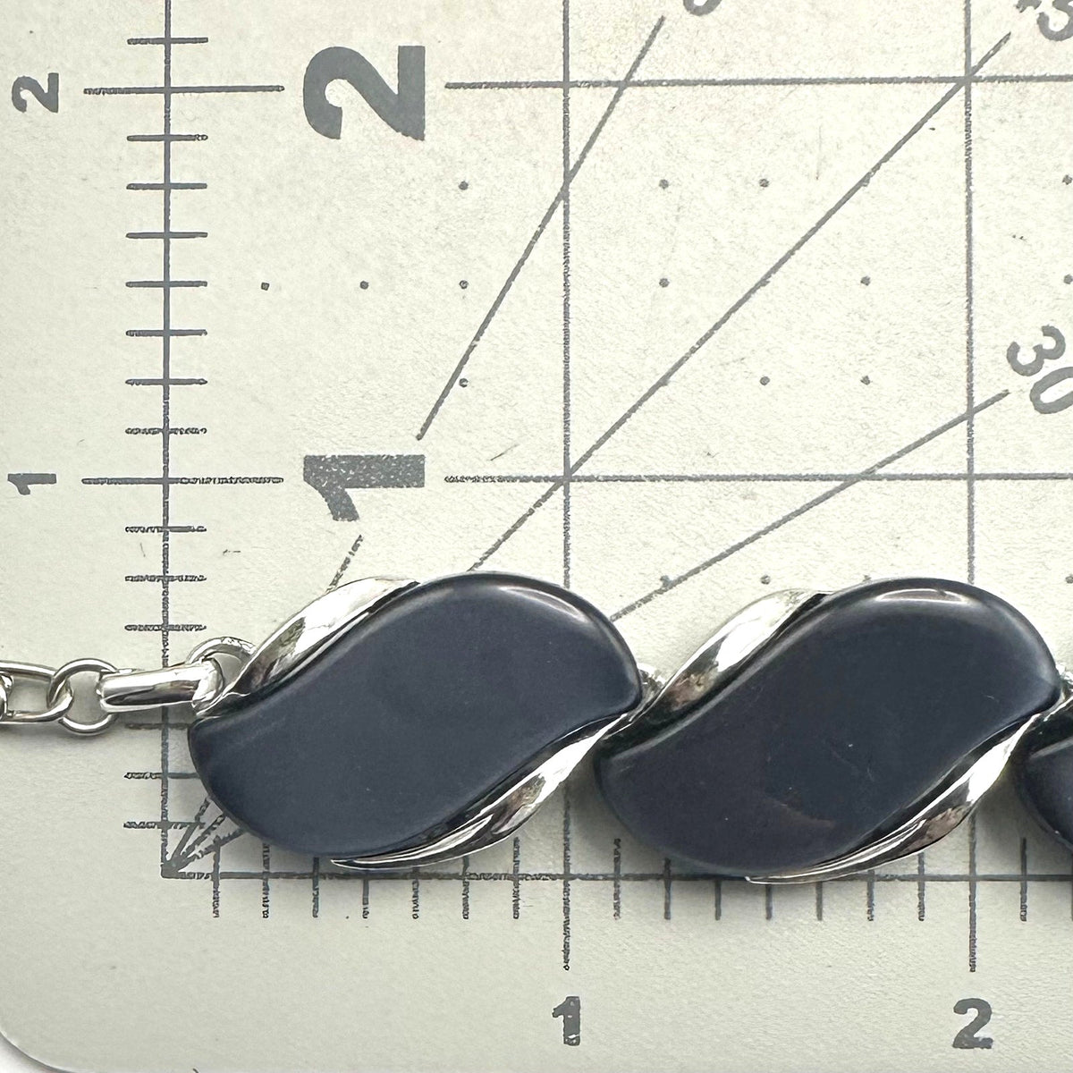 Lisner vintage silver tone black thermoset plastic moonglow lucite necklace