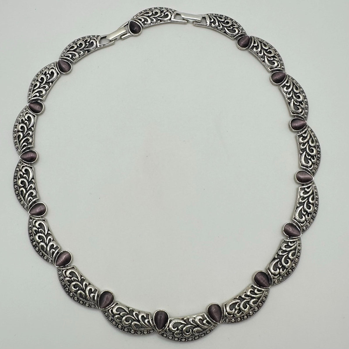 Avon vintage silver tone purple cats eye art glass faux chalcedony necklace