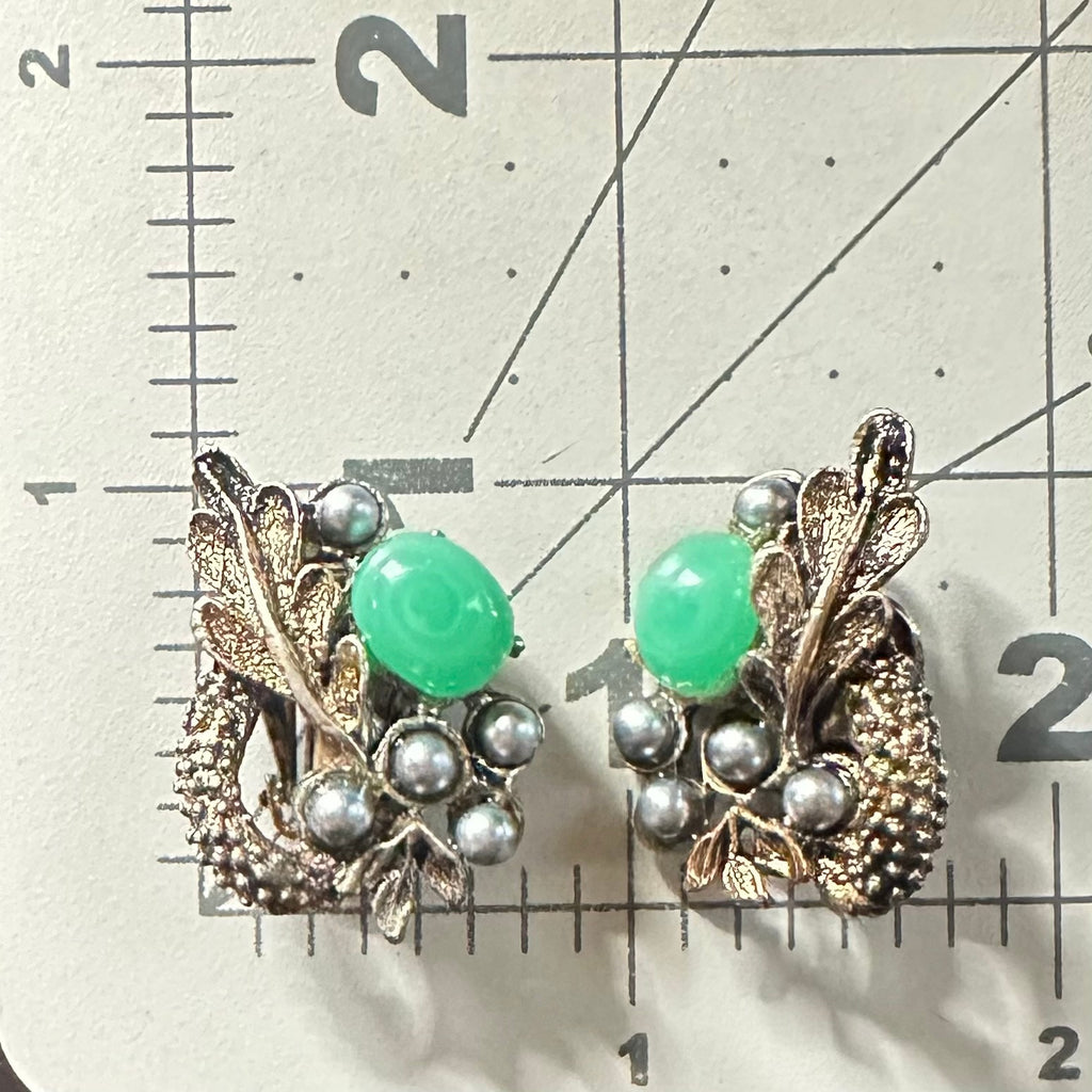 Japan vintage green art glass silver faux pearls beaded clip on earrings