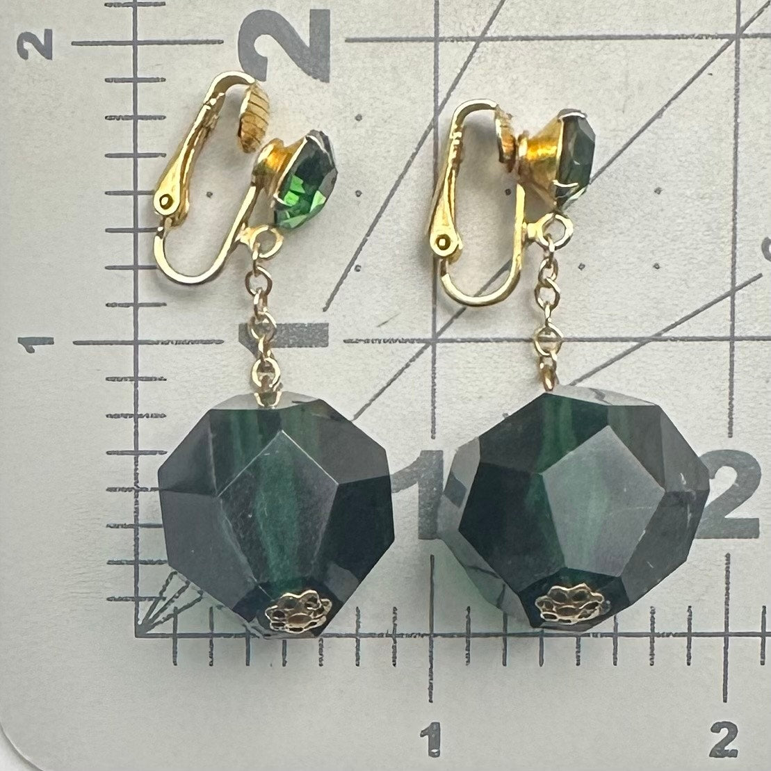 Vintage gold tone fern green rhinestones emerald lucite clip on drop earrings