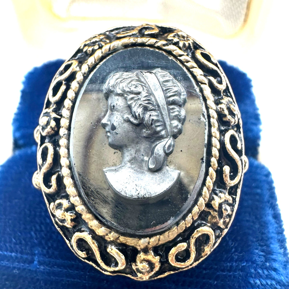 Vintage 1960s gold tone black hematite glass cameo adjustable cocktail ring