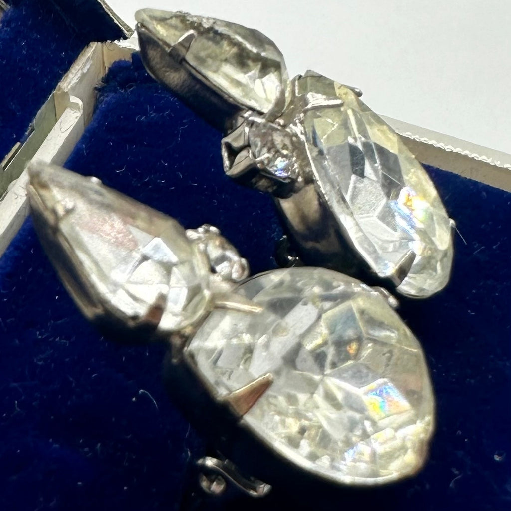 Vintage 1950s 1960s clear glass rhinestones silver tone clip on earrings