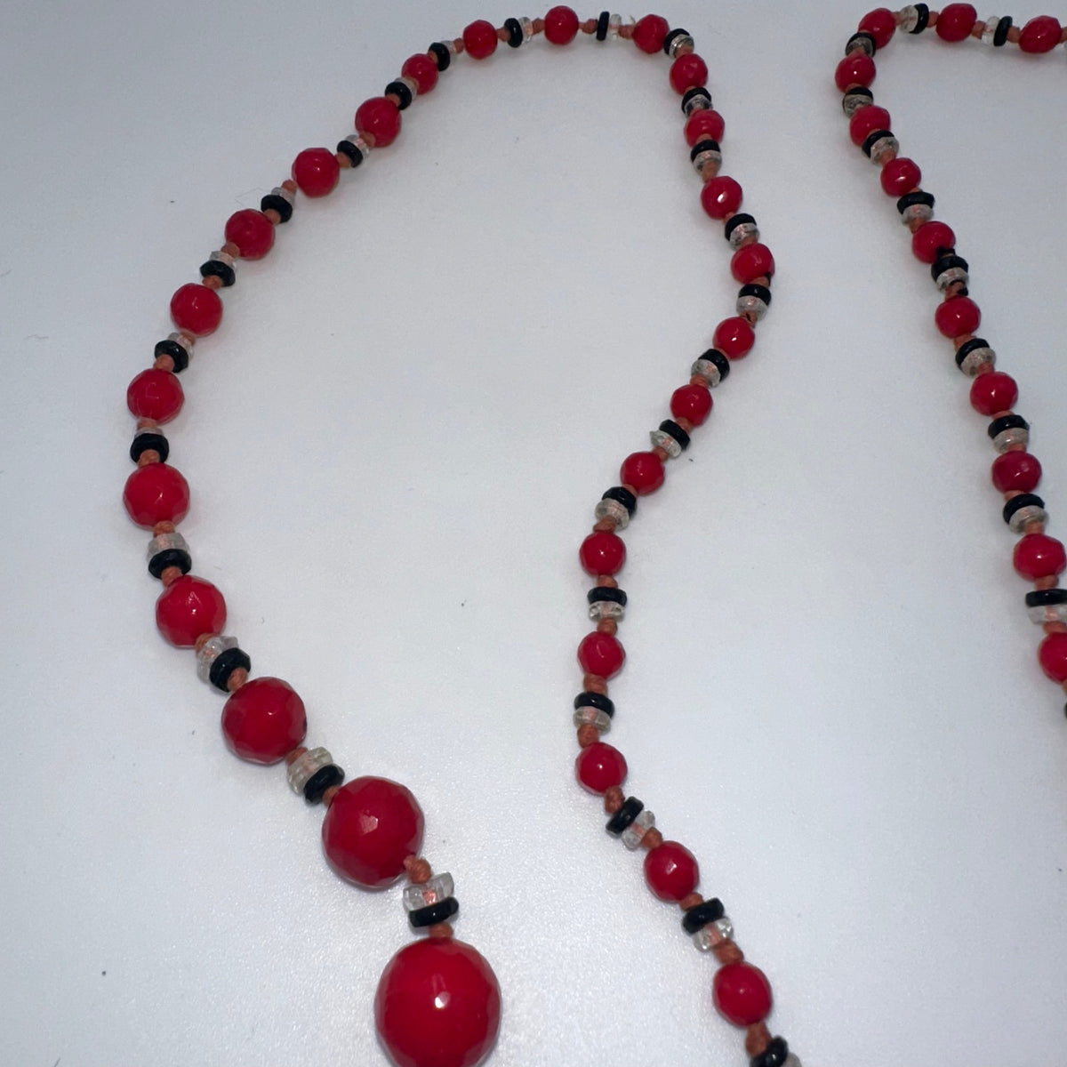Antique Art Deco 1930s red black Czech glass beads beaded graduated 33” necklace
