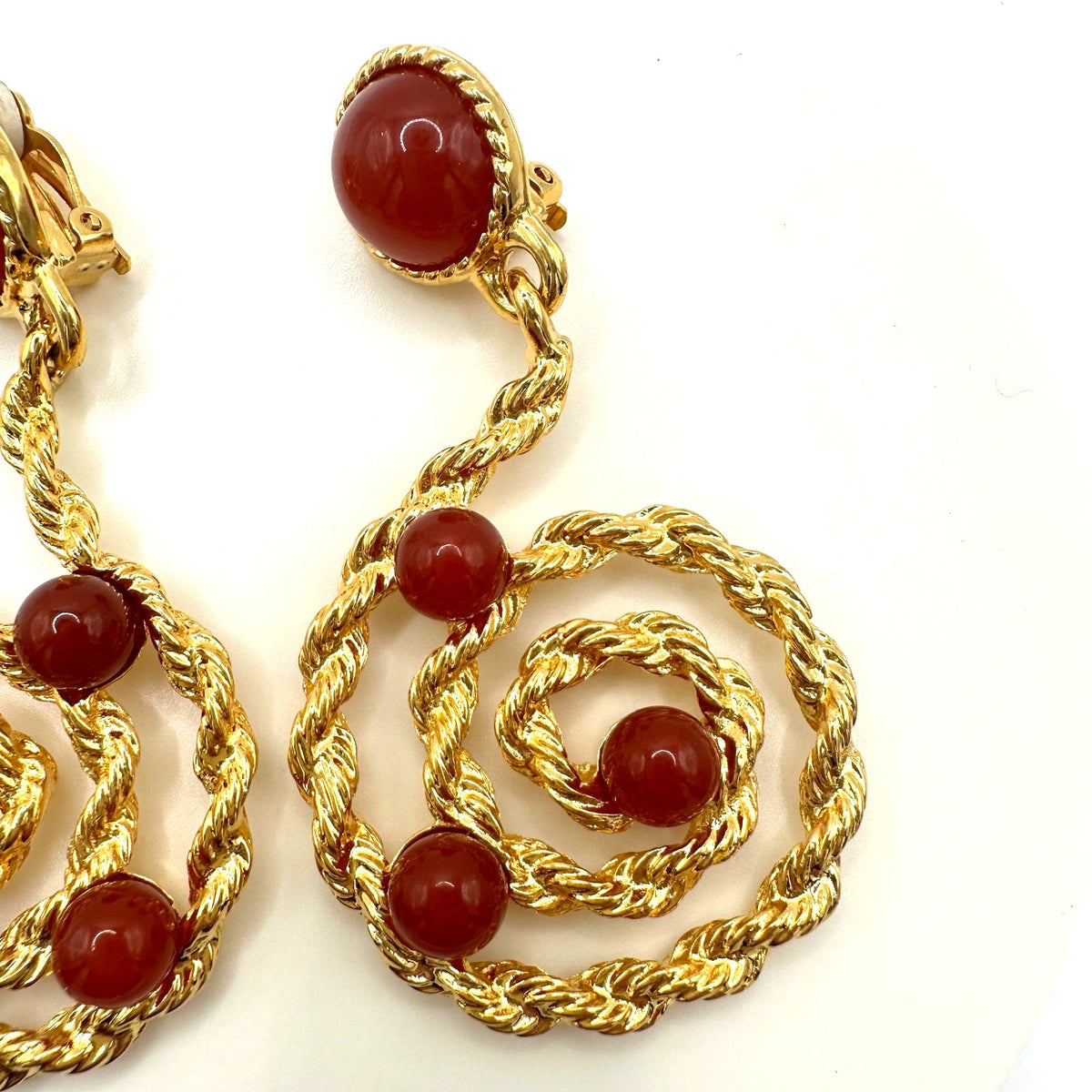 Avon vintage gold tone twisted rope red carnelian lucite dangle clip on earrings
