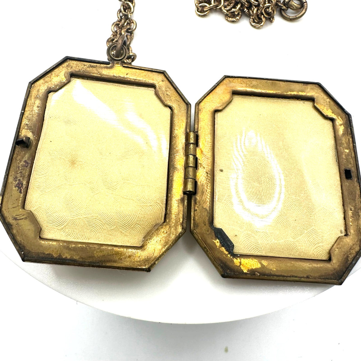 Antique Art Deco 1920s 1930s gold tone cameo locket 19” chain necklace