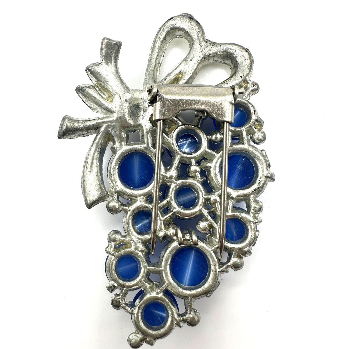 Coro 1941 silver tone blue moonglow lucite rhinestones grapes bunch brooch clip